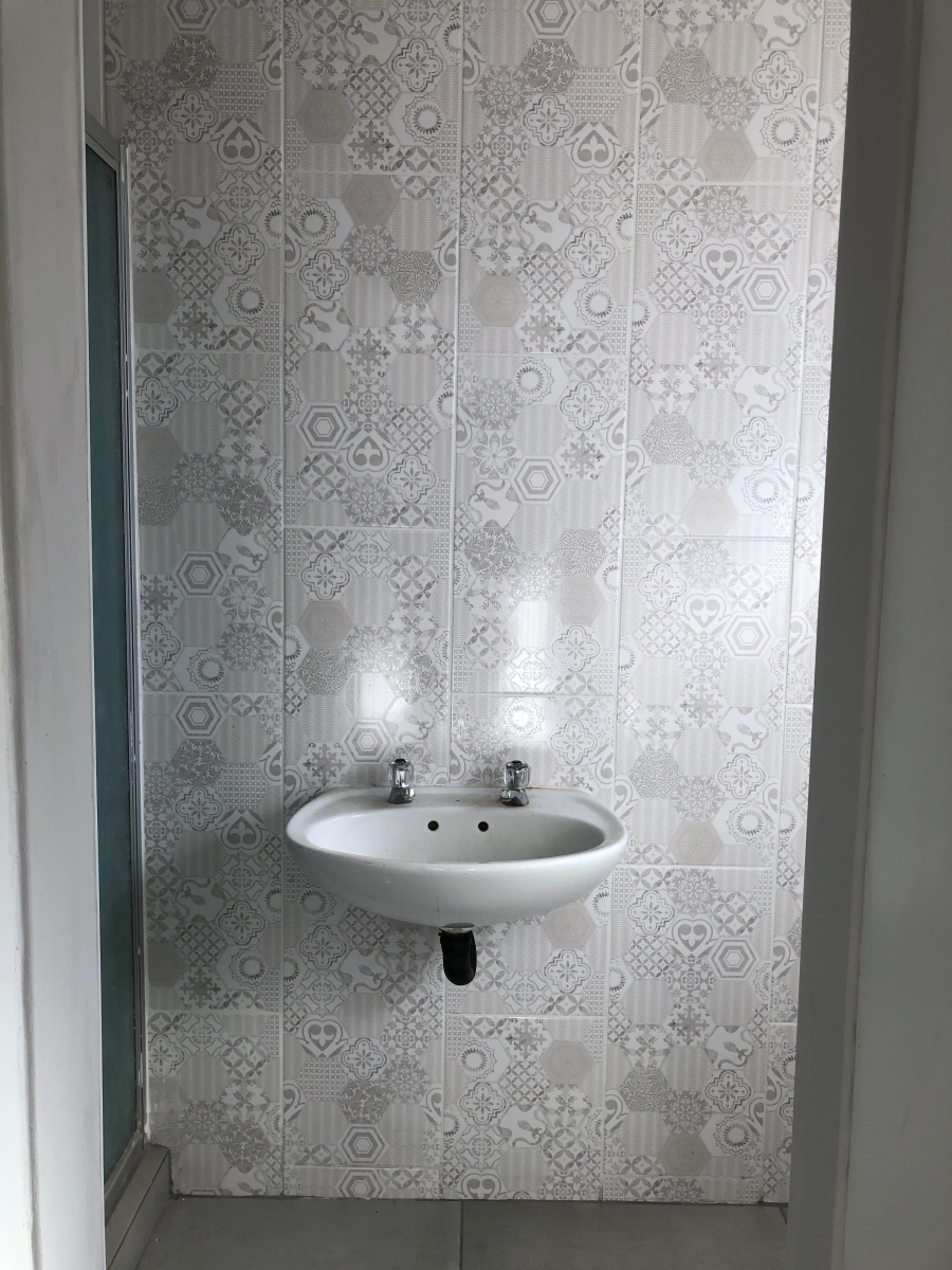 To Let 1 Bedroom Property for Rent in Vincent Eastern Cape